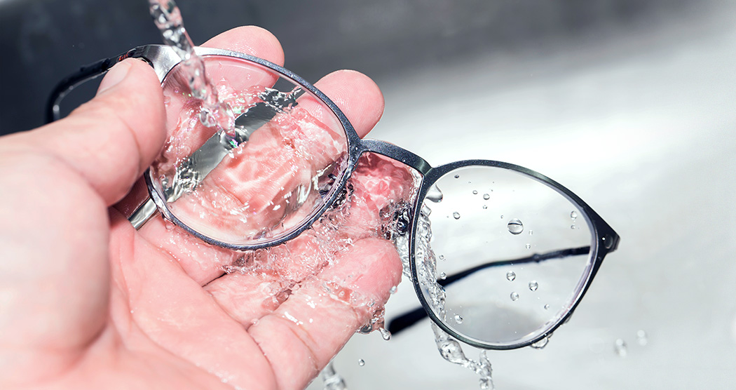 Nettoyer lunettes : Comment bien nettoyer ses lunettes (désinfecter) ?